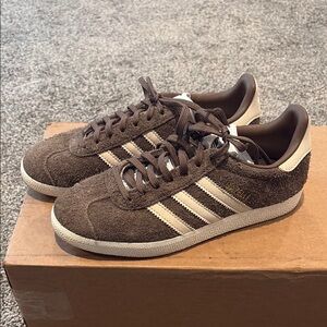 Adidas Gazelles brown suede